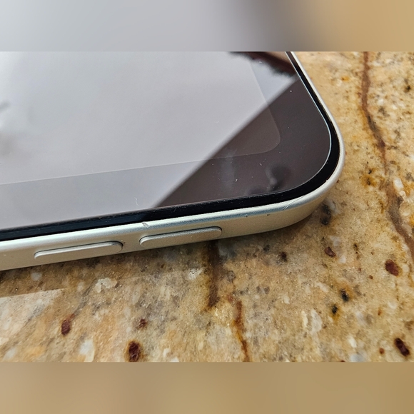 iPad Pro 11-inch (2nd Generation) 128GB w/ Apple Pencil and Apple Magic Keyboard - Picture 6 of 10